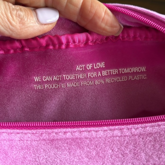 NIP Valentino Rose Pink Velvet Zip BAG - Picture 5 of 8